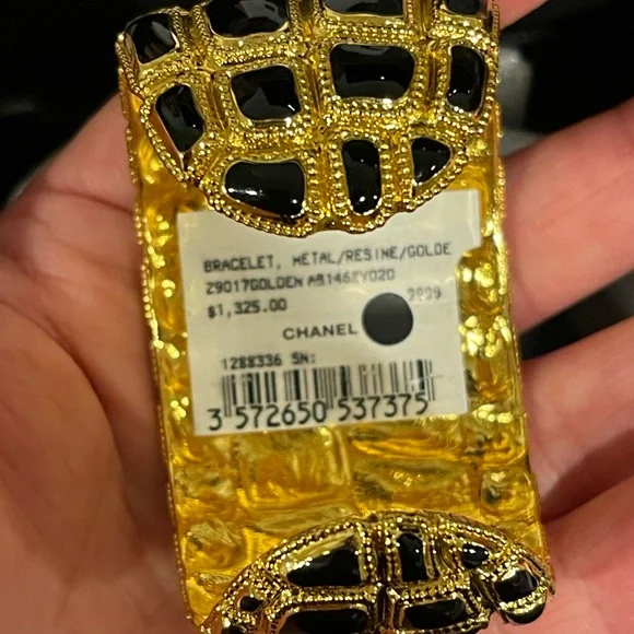 🖤Gorgeous Chanel Egyptian Resin Bracelt🖤 - Picture 6 of 7